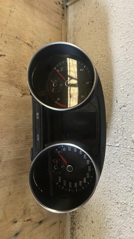 Compteur VOLKSWAGEN POLO 5 PHASE 2 Diesel - 1
