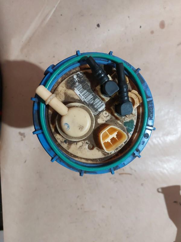 Pompe à carburant TOYOTA YARIS  - 1