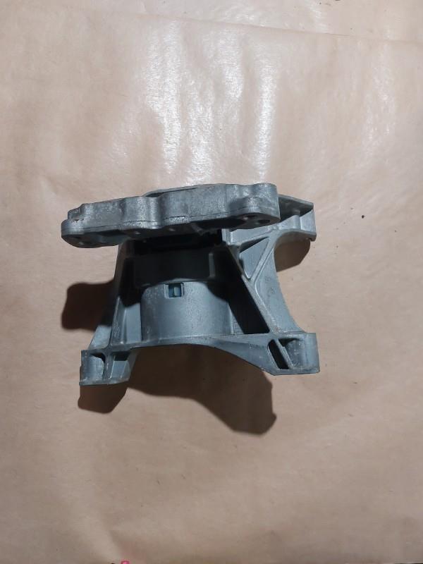 Support moteur droit PEUGEOT 308 2  - 1