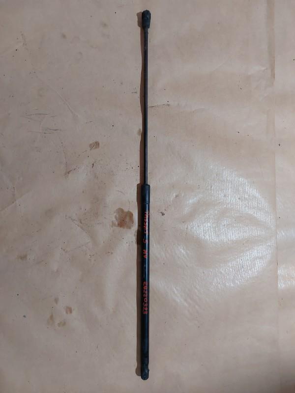 Verin de coffre VOLKSWAGEN PASSAT 5  - 1