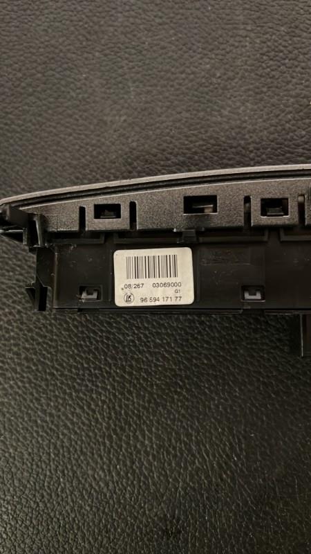 Bouton de warning PEUGEOT 308 1 PHASE 1 Diesel - 1
