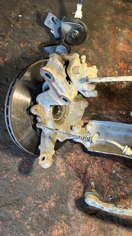 Moyeu avant gauche RENAULT MEGANE 3 PHASE 1 COUPE Diesel - 1