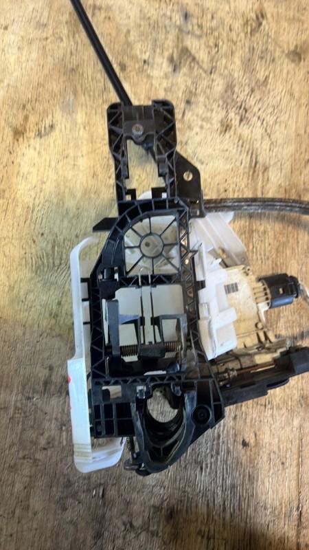 Serrure avant droit VOLKSWAGEN PASSAT 6 Diesel - 1