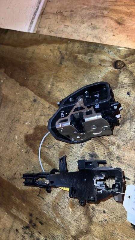 Serrure avant gauche BMW SERIE 1 E81 Diesel - 1