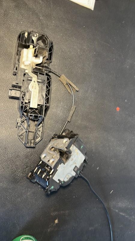Serrure avant gauche RENAULT MEGANE 3 PHASE 1 COUPE Diesel - 1