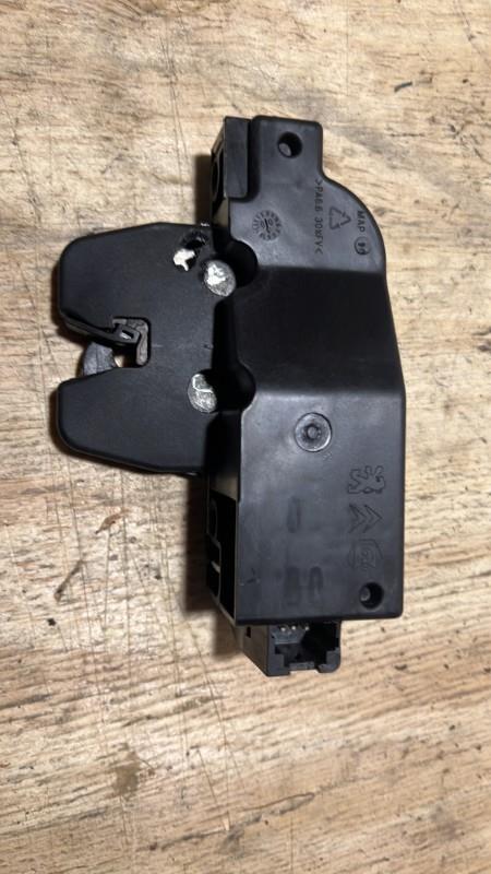 Serrure de coffre PEUGEOT 607 PHASE 2 Diesel - 1