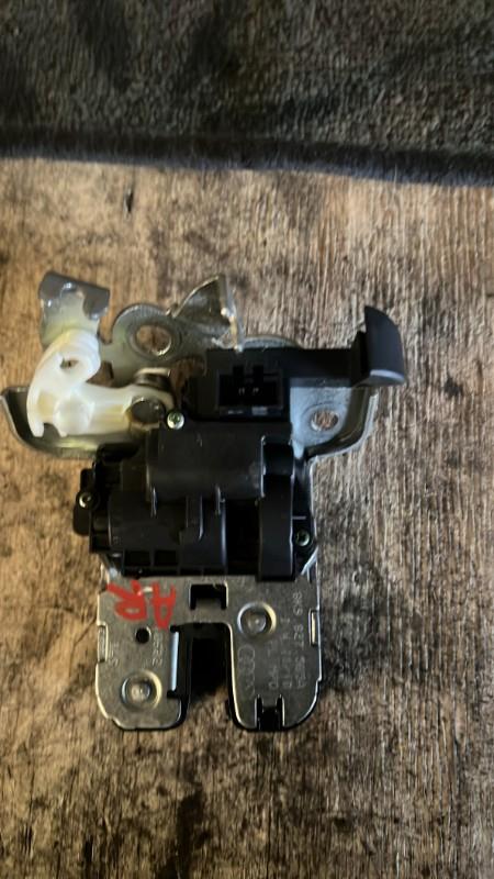 Serrure de hayon AUDI A3 2 SPORTBACK PHASE 2 Diesel - 1