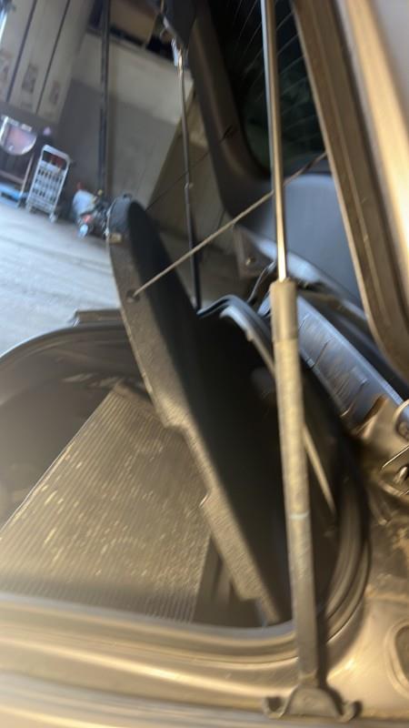 Verin de coffre RENAULT MEGANE 3 PHASE 1 COUPE Diesel - 1