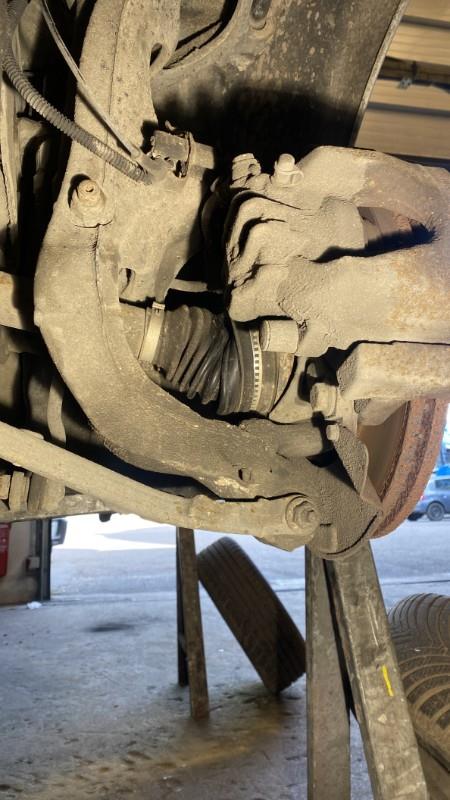 Moyeu avant gauche CITROEN C5 2 BREAK Diesel - 1