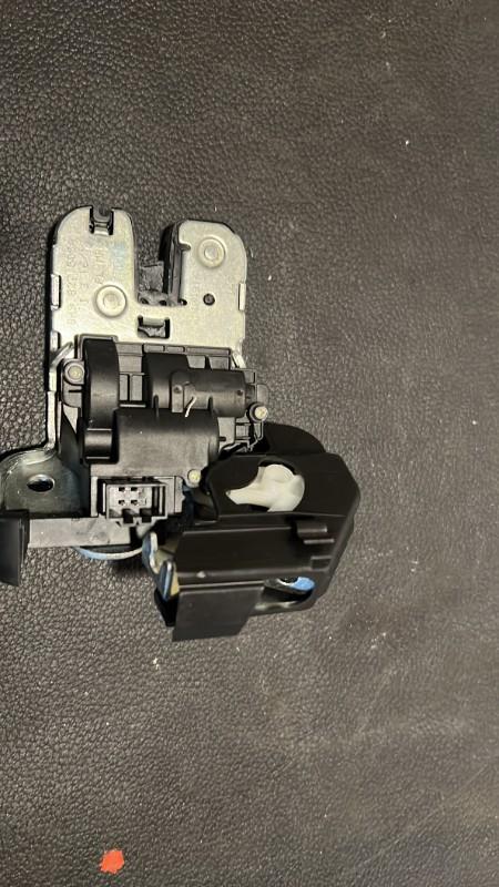 Serrure de coffre AUDI A1 1 SPORTBACK PHASE 1 Essence - 1