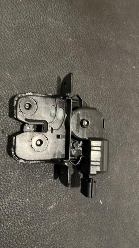 Serrure de coffre RENAULT MEGANE 3 PHASE 2 Diesel - 1