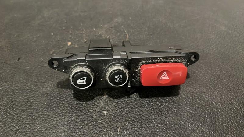 Bouton de warning ALFA ROMEO 159 BREAK Diesel - 1