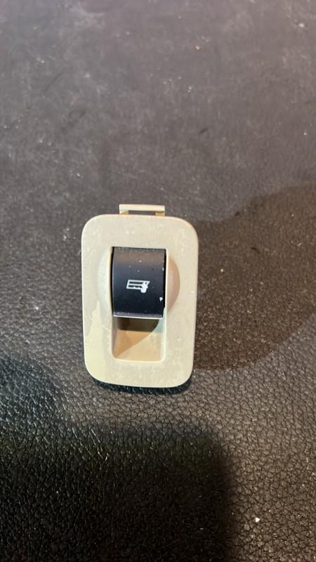 Interrupteur de leve vitre arriere gauche AUDI A2 Essence - 1