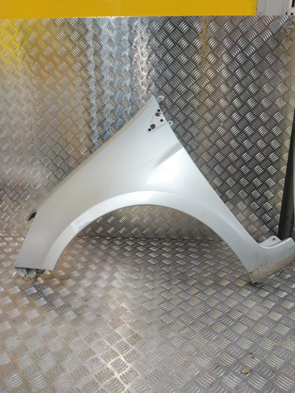 Aile avant gauche RENAULT CLIO 3 PHASE 1  - 1