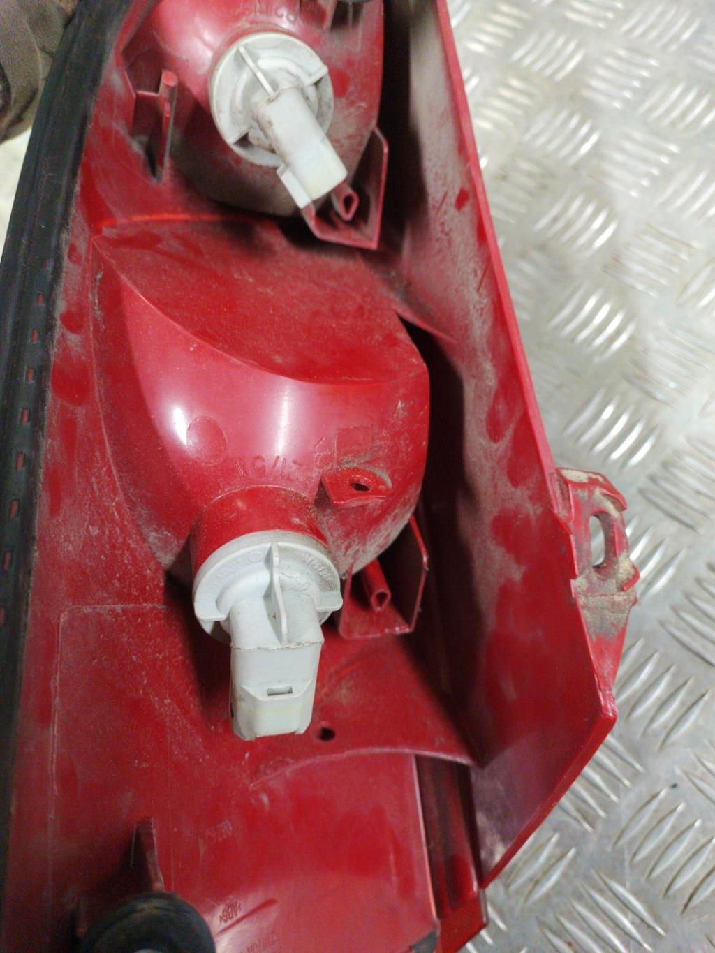 Feu arriere principal droit (feux) FORD FOCUS 1 Diesel - 1