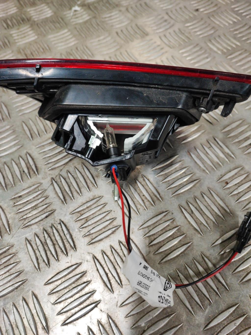 Feu arriere secondaire droit (feux) RENAULT CLIO 4 PHASE 2 Diesel - 1