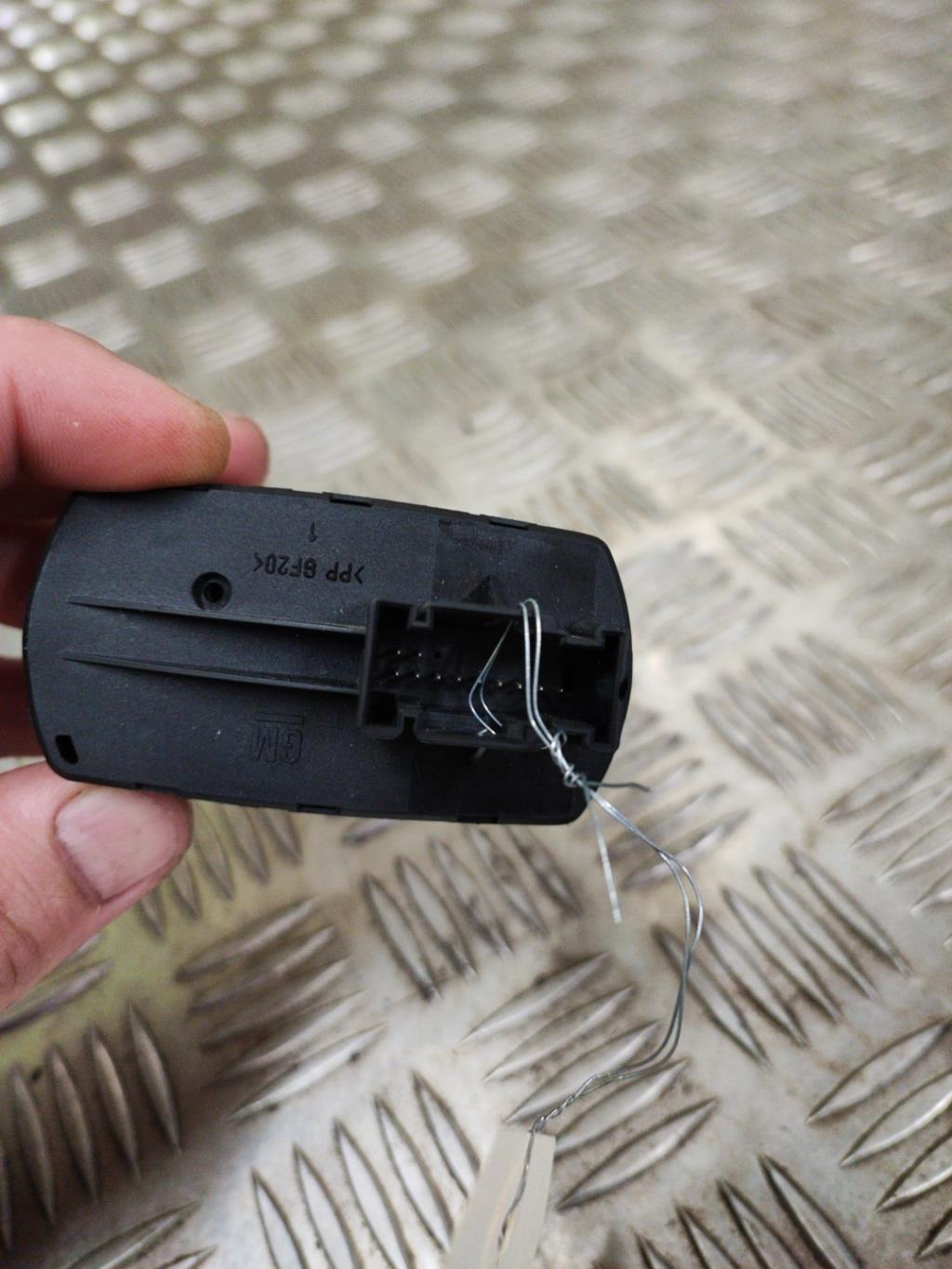 Interrupteur de leve vitre avant gauche OPEL CORSA E Essence - 1