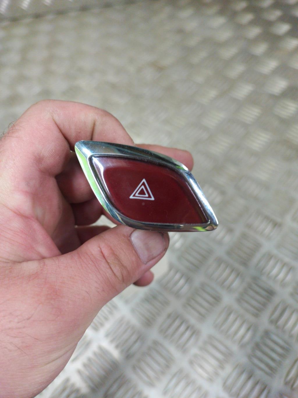 Bouton de warning CITROEN DS3 PHASE 1 Diesel - 1