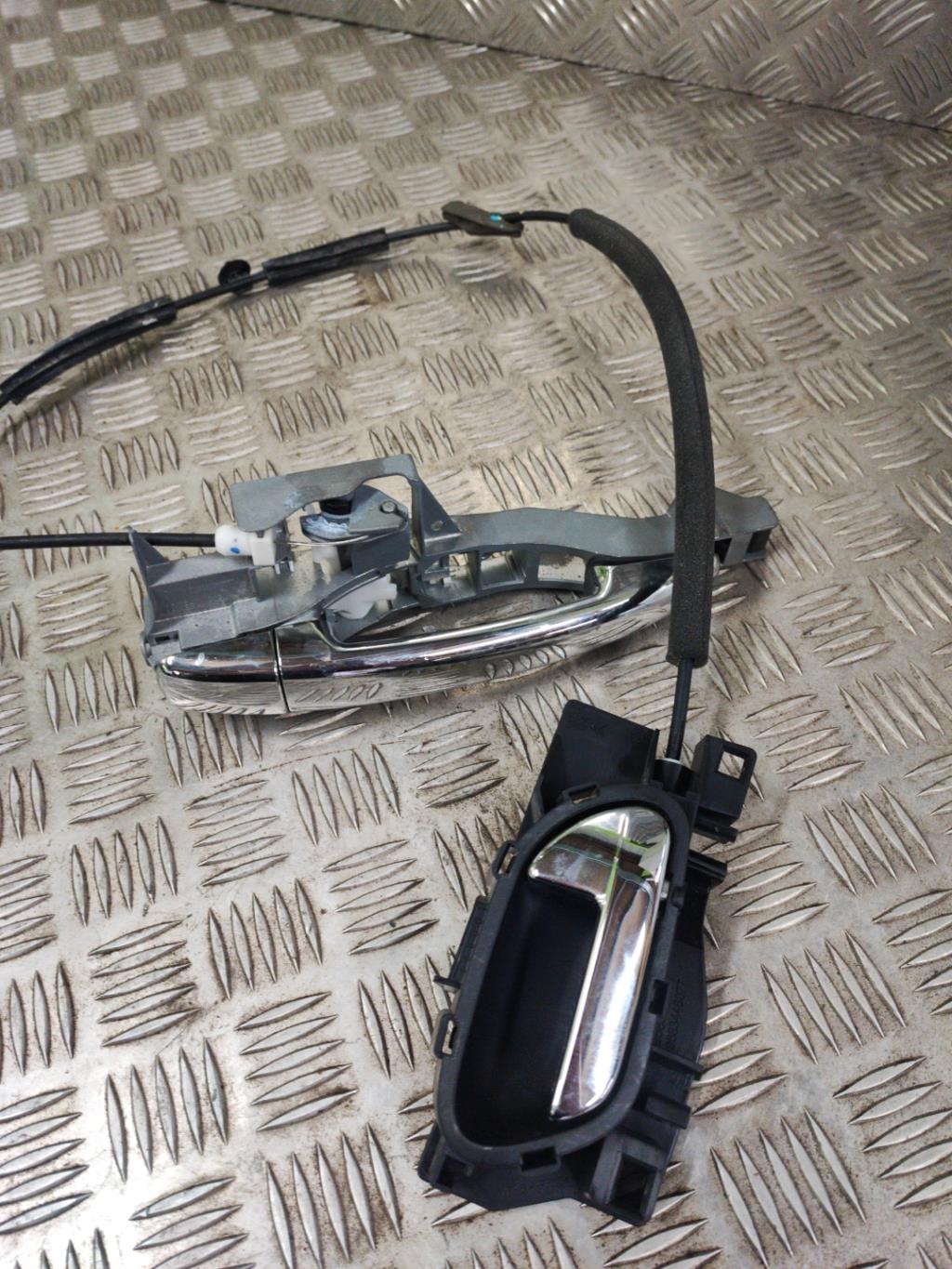 Serrure avant droit CITROEN DS3 PHASE 1 Diesel - 1