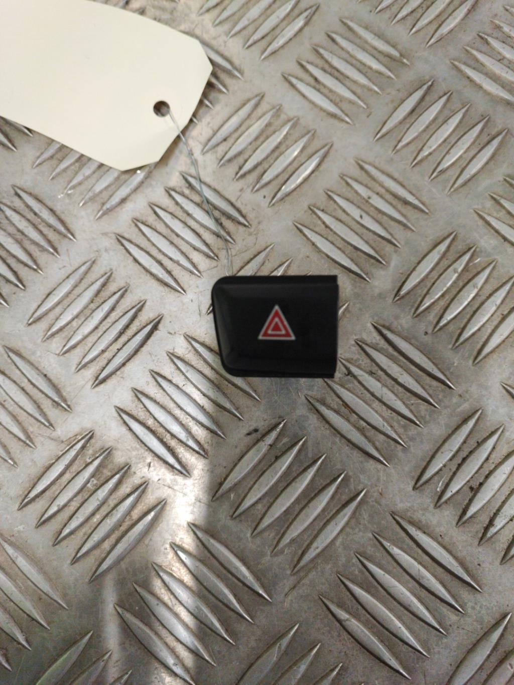 Bouton de warning PEUGEOT 208 1 PHASE 2 Diesel - 1