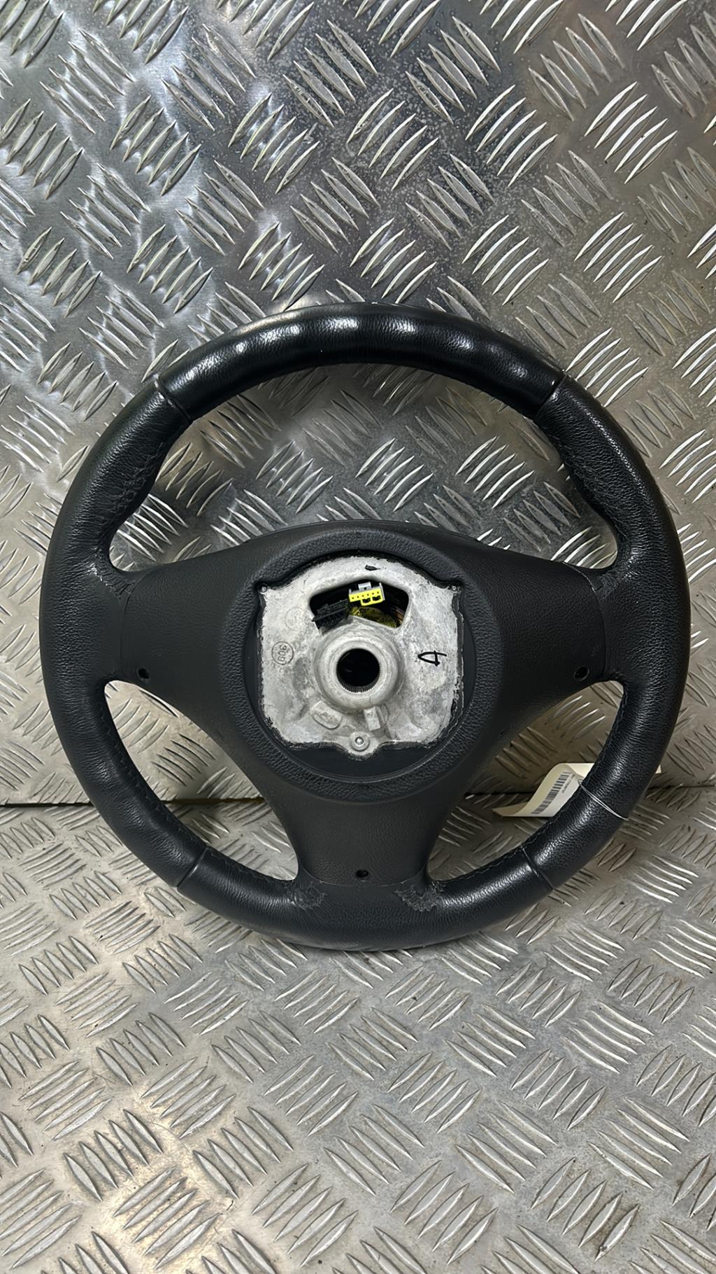 Volant BMW SERIE 1 E81 Diesel - 1