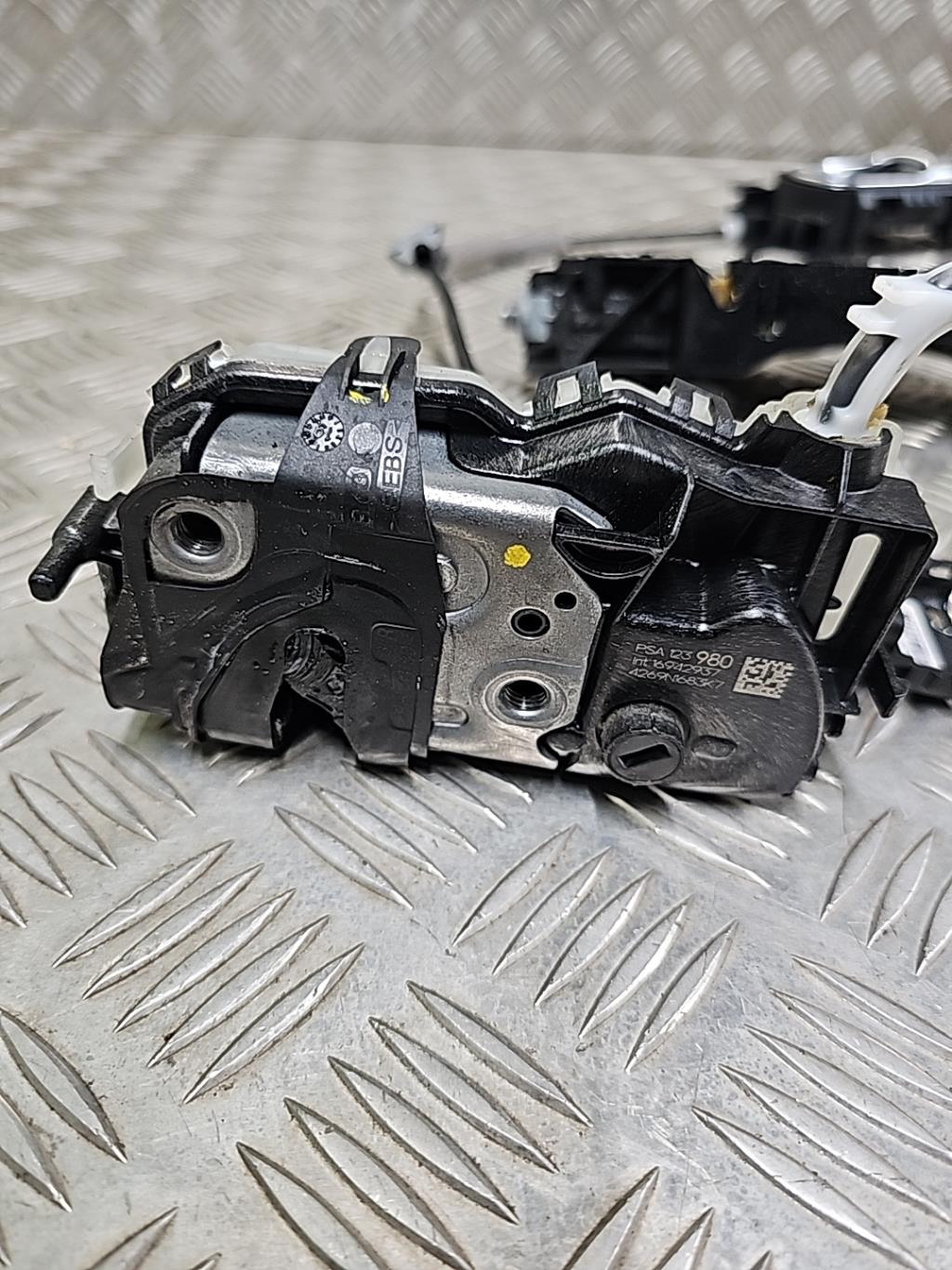 Serrure avant droit CITROEN C3 3 PHASE 1 Essence - 1