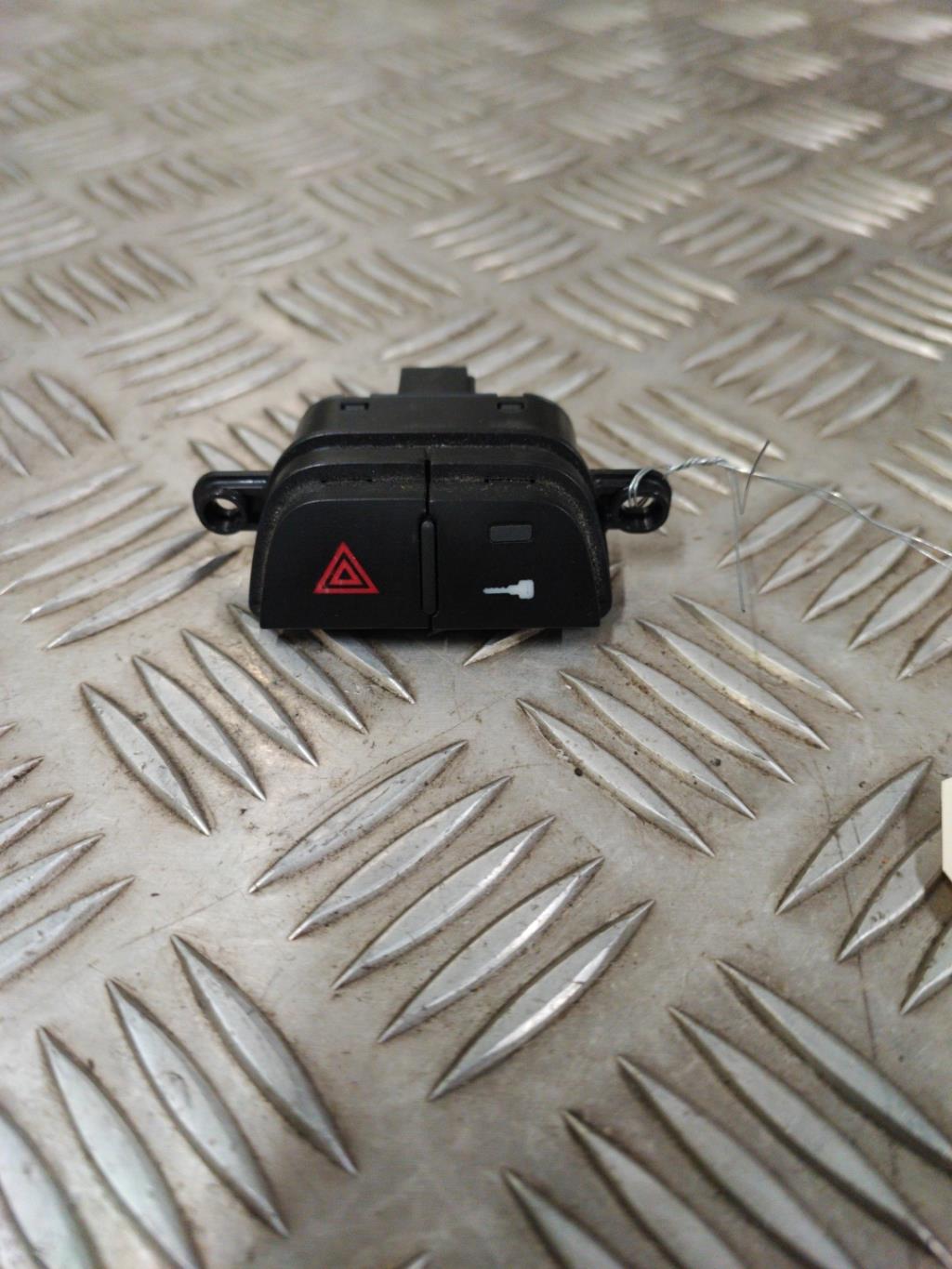 Bouton de warning ALFA ROMEO MITO PHASE 1 Essence - 1
