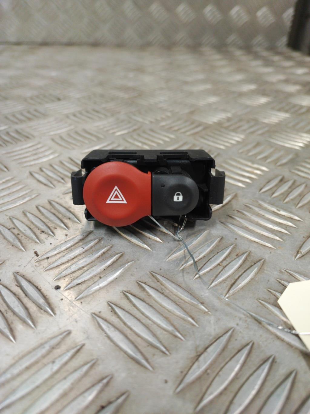 Bouton de warning RENAULT CLIO 3 PHASE 2 Diesel - 1