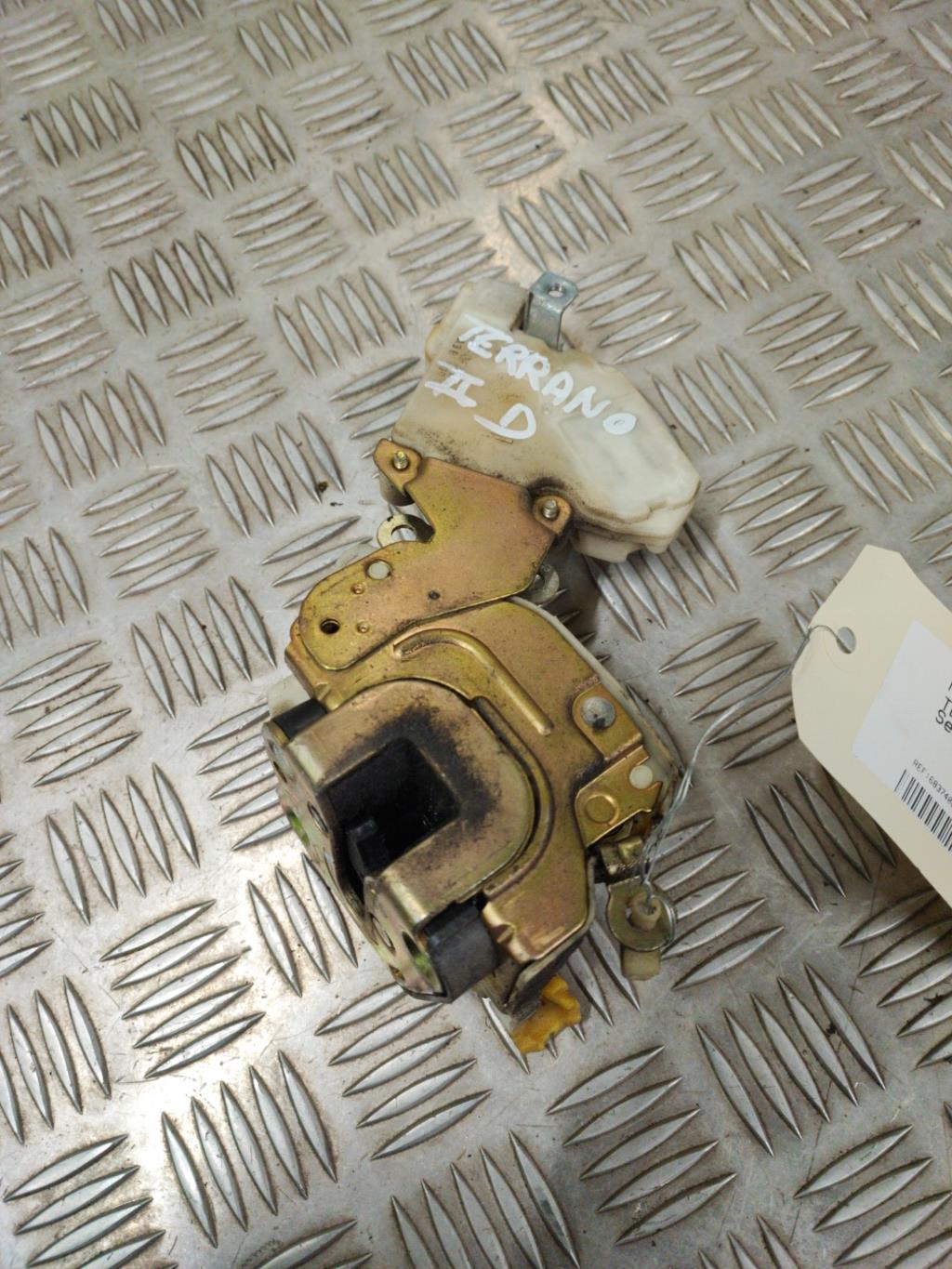 Serrure avant droit NISSAN TERRANO 2 PHASE 4 Diesel - 1