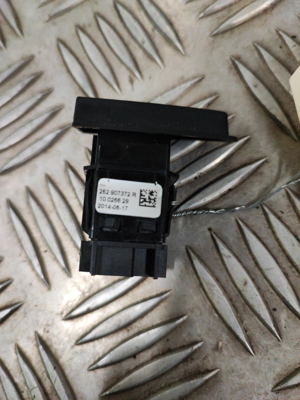 Bouton de warning RENAULT CLIO 4 PHASE 1 Diesel - 1