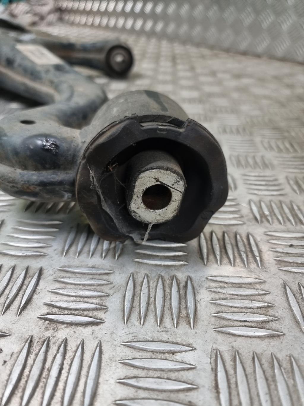 Triangle avant gauche LAND ROVER DISCOVERY 3 Diesel - 1