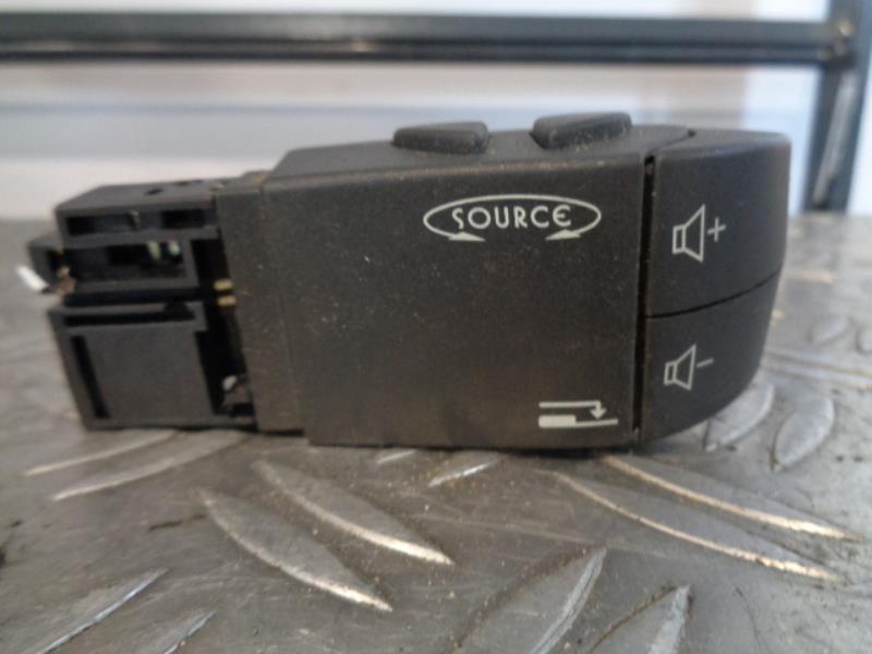 Commande autoradio RENAULT LAGUNA 2 PHASE 1 Diesel - 1
