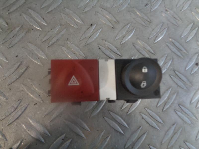 Bouton de warning RENAULT MEGANE 2 PHASE 1 Diesel - 1