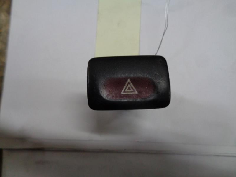 Bouton de warning NISSAN SUNNY 3 Essence - 1