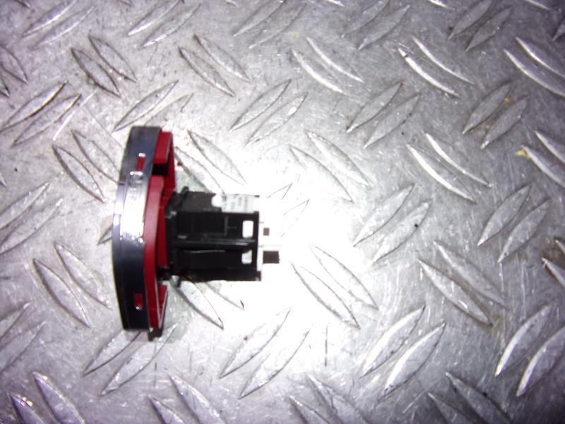 Bouton de warning CITROEN DS3 PHASE 1 Essence - 1