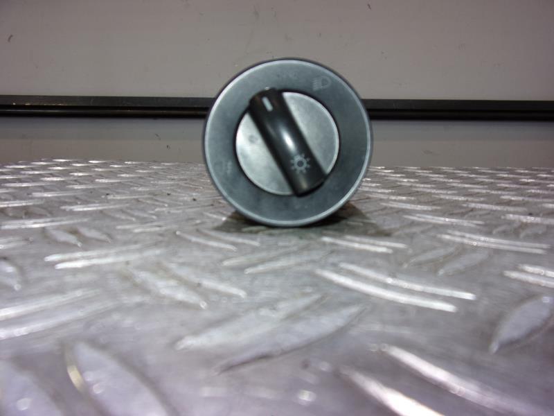 Commande de phare VOLKSWAGEN POLO 4 PHASE 2 Diesel - 1