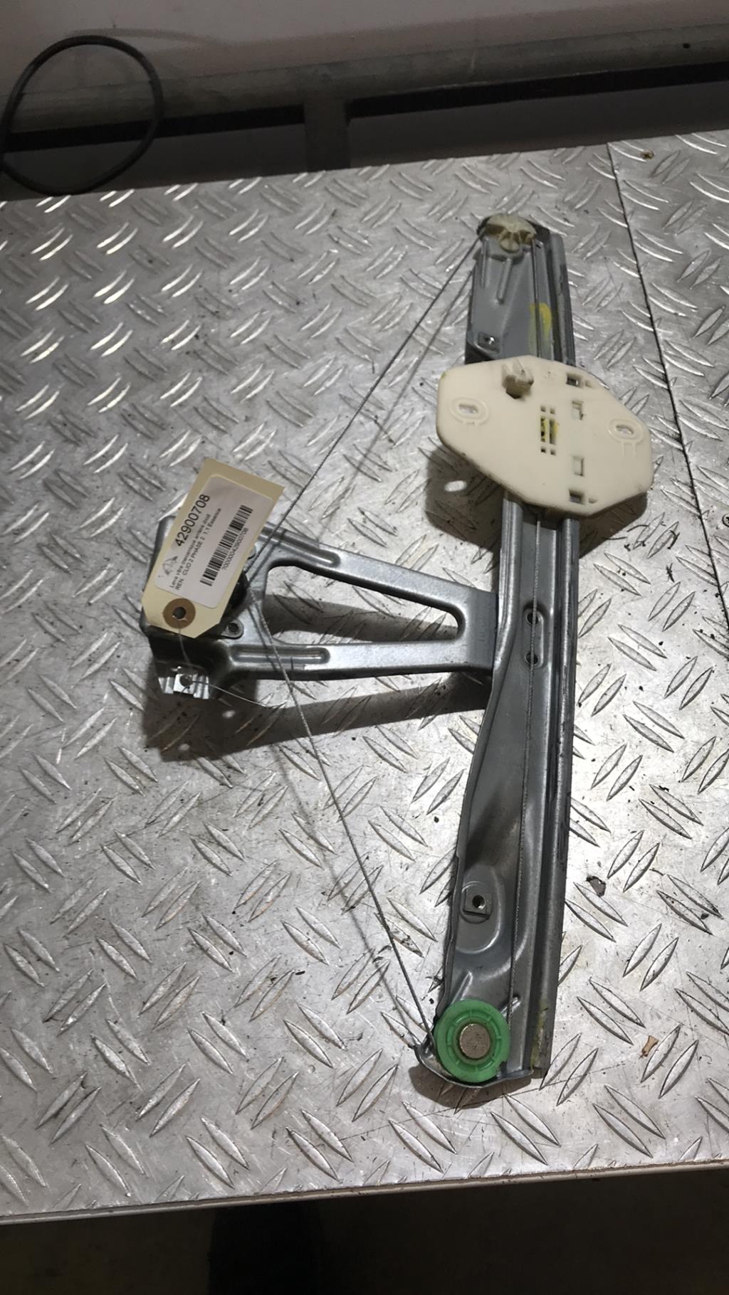 Leve vitre mecanique arriere droit RENAULT CLIO 2 PHASE 2 Essence - 1