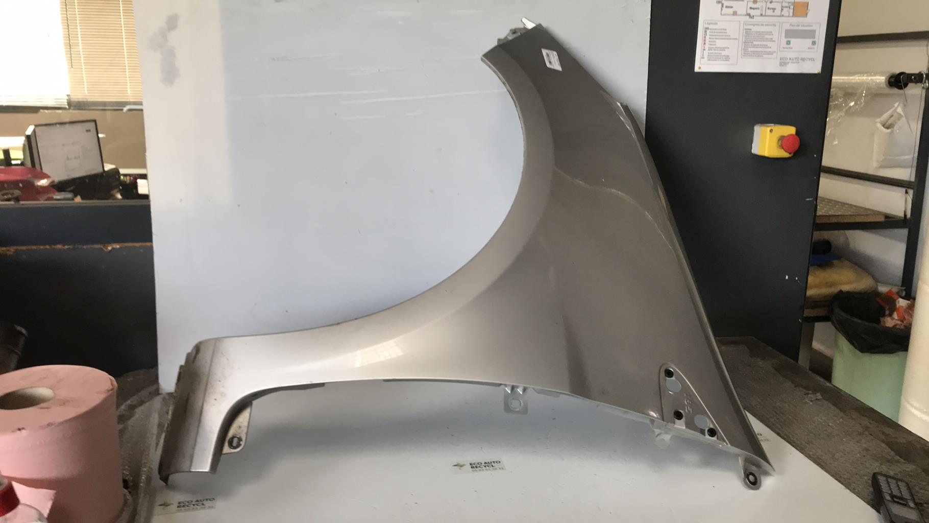 Aile avant gauche RENAULT CLIO 3 PHASE 1 Essence - 1