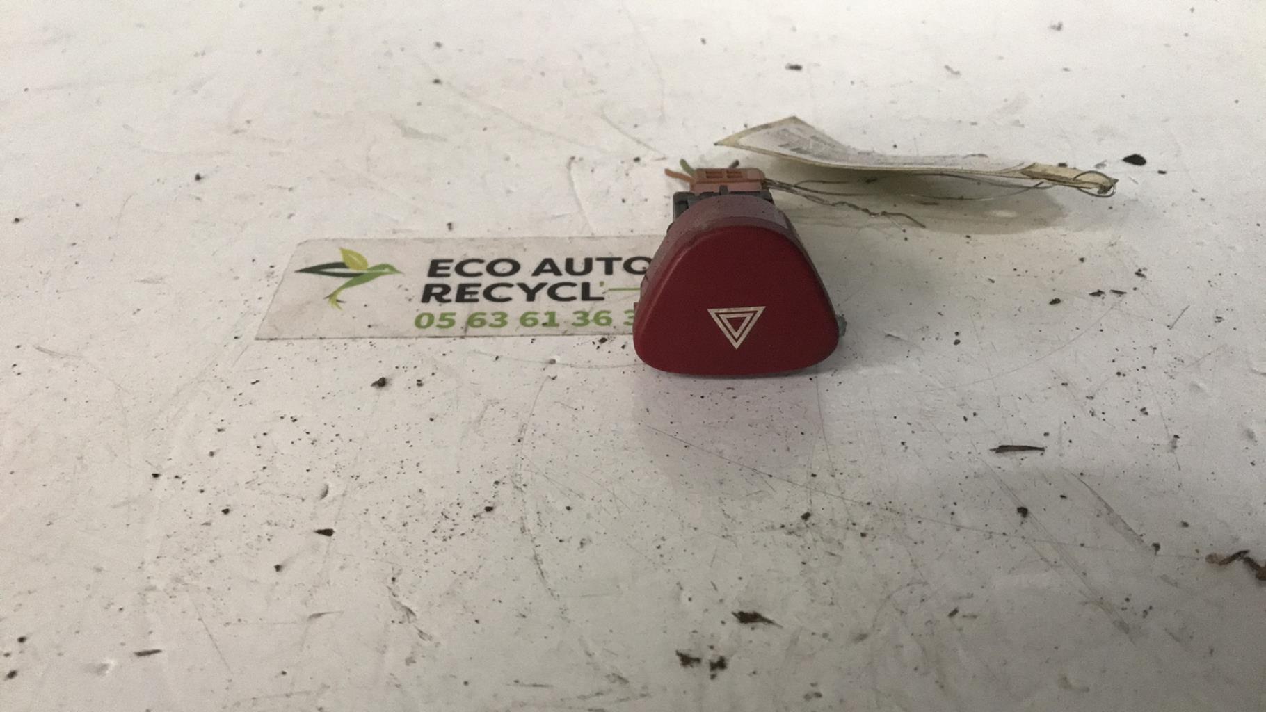 Bouton de warning CITROEN C3 PLURIEL PHASE 2 CABRIOLET Diesel - 1