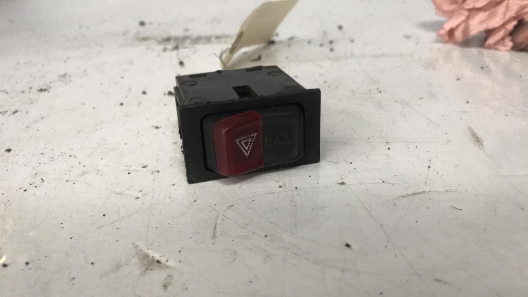 Bouton de warning VOLKSWAGEN POLO 2 PHASE 1 Essence - 1