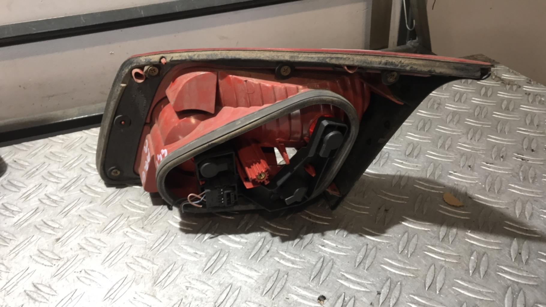 Feu arriere secondaire gauche (feux) RENAULT VEL SATIS PHASE 1 Diesel - 1