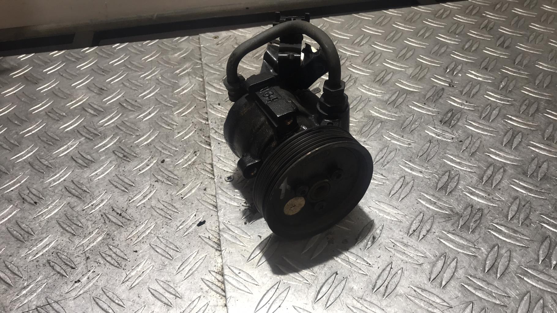 Pompe de direction RENAULT LAGUNA 1 PHASE 1 Essence - 1