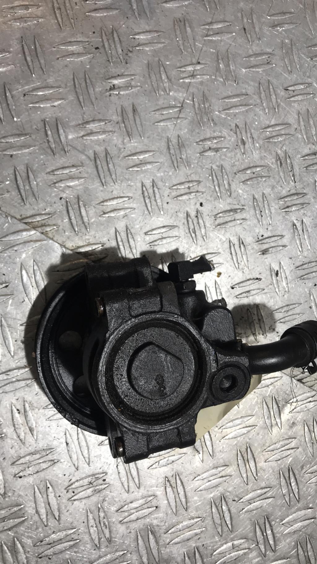 Pompe de direction FORD FOCUS 1 Essence - 1