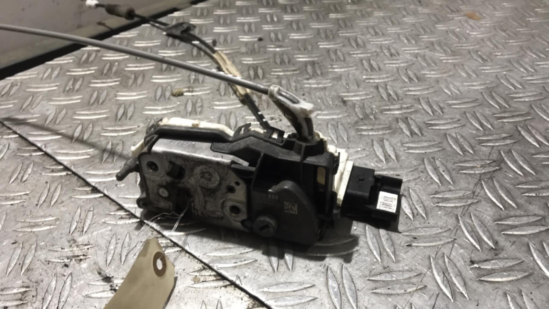 Fermeture centralisee avant droit CITROEN C4 CACTUS Diesel - 1