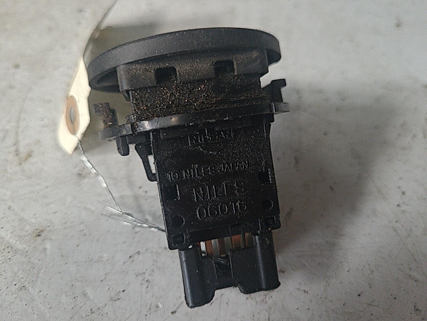 Bouton de warning NISSAN X-TRAIL 1 PHASE 2 Diesel - 1