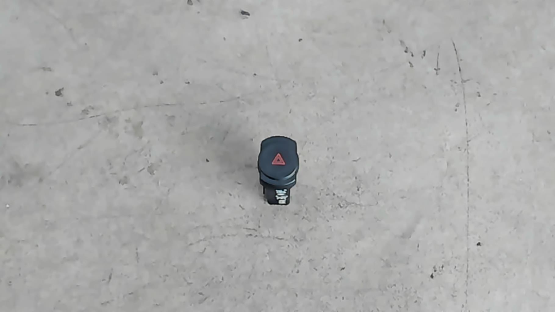 Bouton de warning DACIA SANDERO 1 Essence - 1