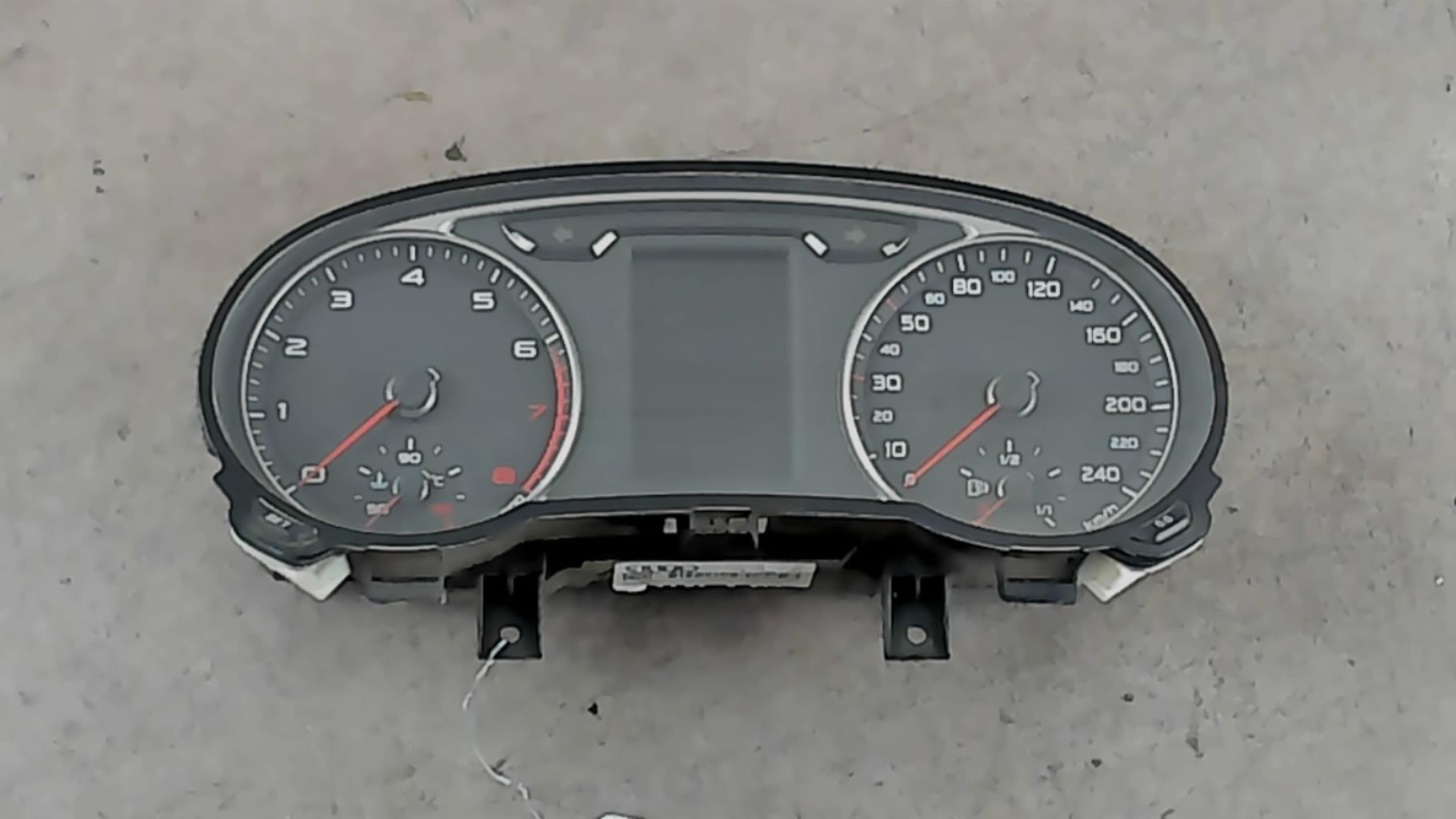Compteur AUDI A1 1 PHASE 1 Essence - 1