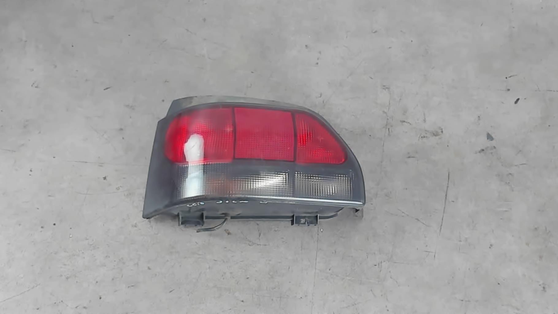 Fanale posteriore principale sinistro (luci) RENAULT CLIO 3 PHASE 1 Diésel - 1