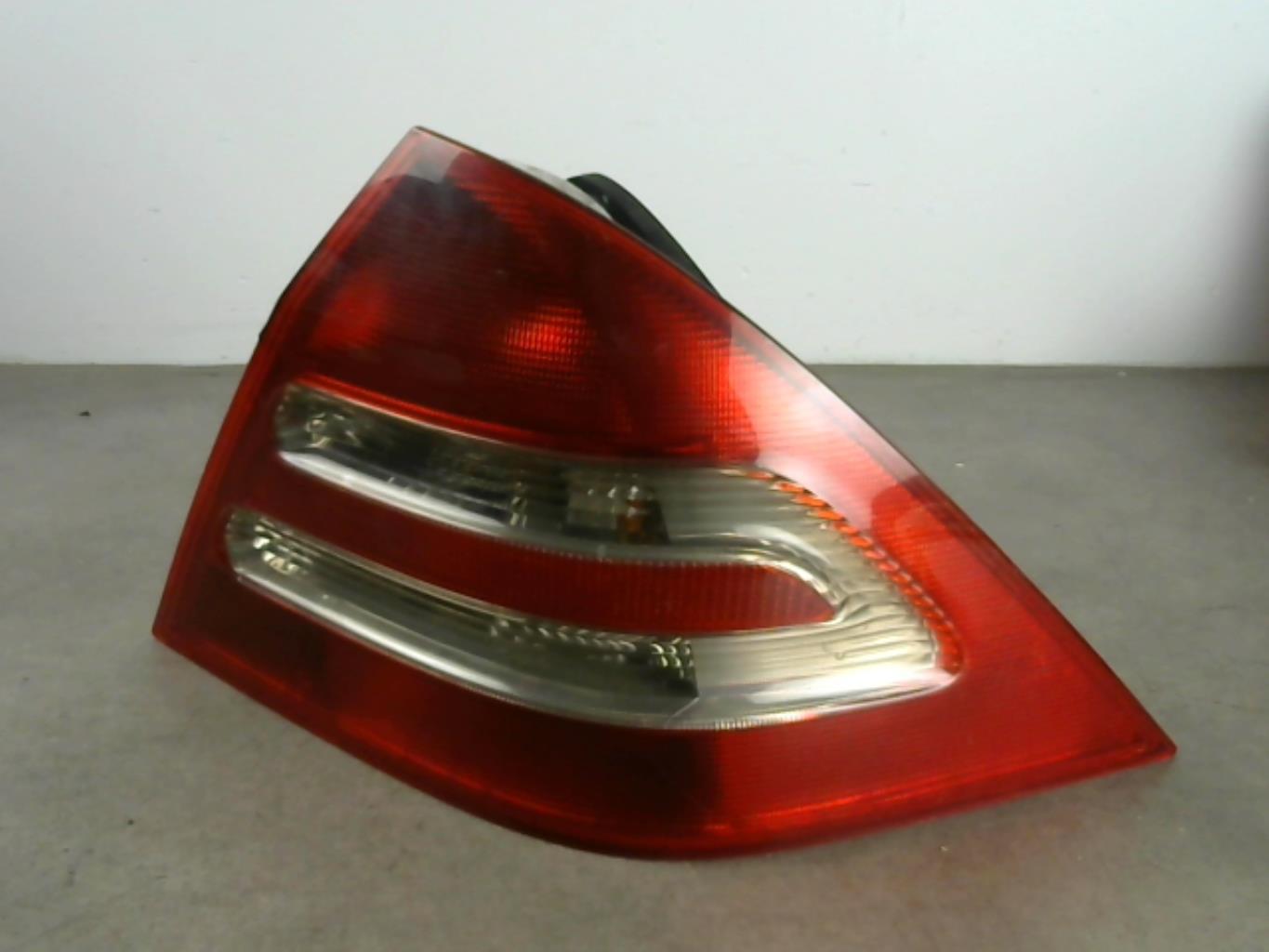 Fanale posteriore principale destro (luci) MERCEDES CLASSE C 203 PHASE 1 Diésel - 1