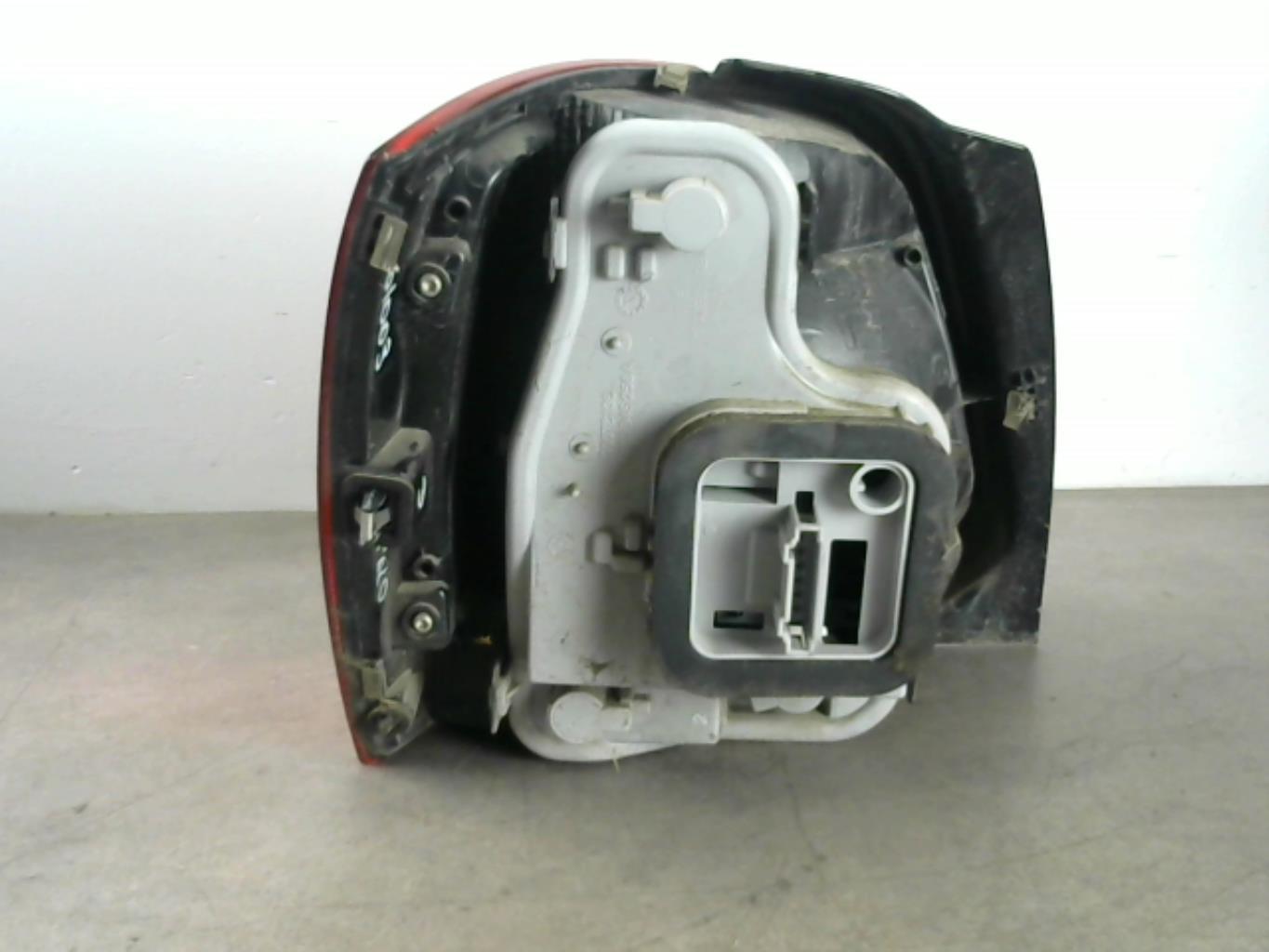 Fanale posteriore principale destro (luci) VOLKSWAGEN POLO 5 PHASE 1 Diésel - 1